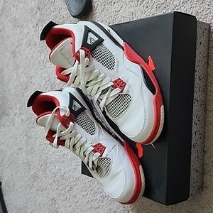 Air Jordan 4 Retro
